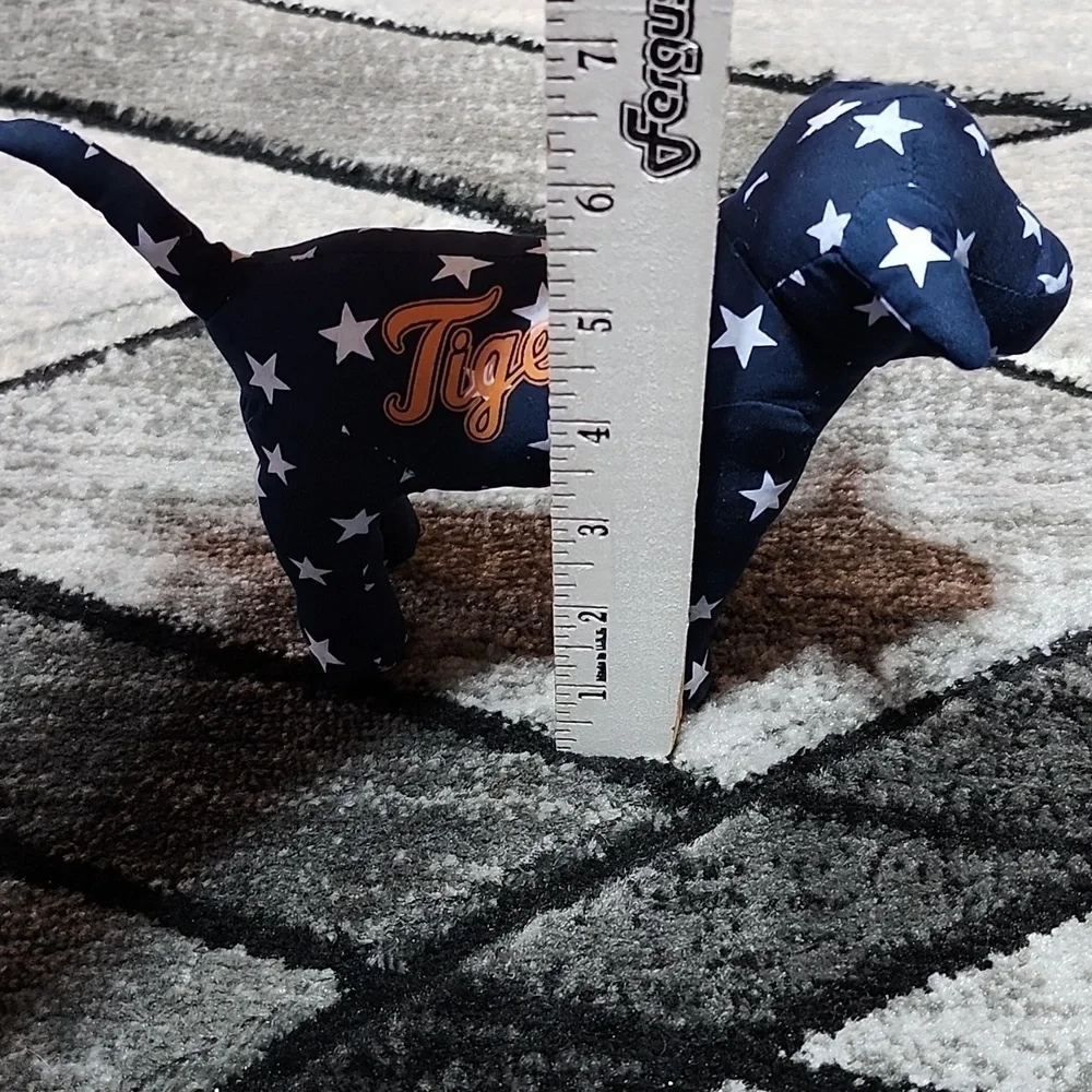 VS PINK RARE DETROIT TIGERS 2-EDITION MLB PLUSH FOREVER COLLECTIBLE DOG - Picture 8 of 14